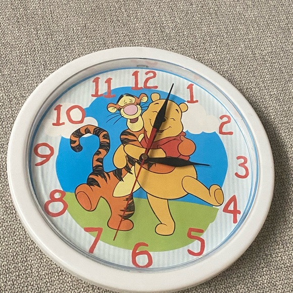 Winnie The Pooh & Tigger Wall Clock - Picture 3 of 9